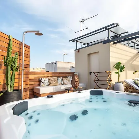 Amazing New With Rooftop Jacuzzi Apartment *